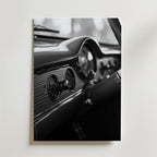 Old School Car Dashboard – stilfullt konsttryck från Bozetto, tryckt på matt finpapper
