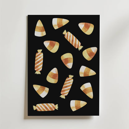 Bozetto Candy Night Delight Poster har en lekfull design med godismajs och randigt godis i orange, gult och vitt på svart - perfekt för Halloween-dekorationer.