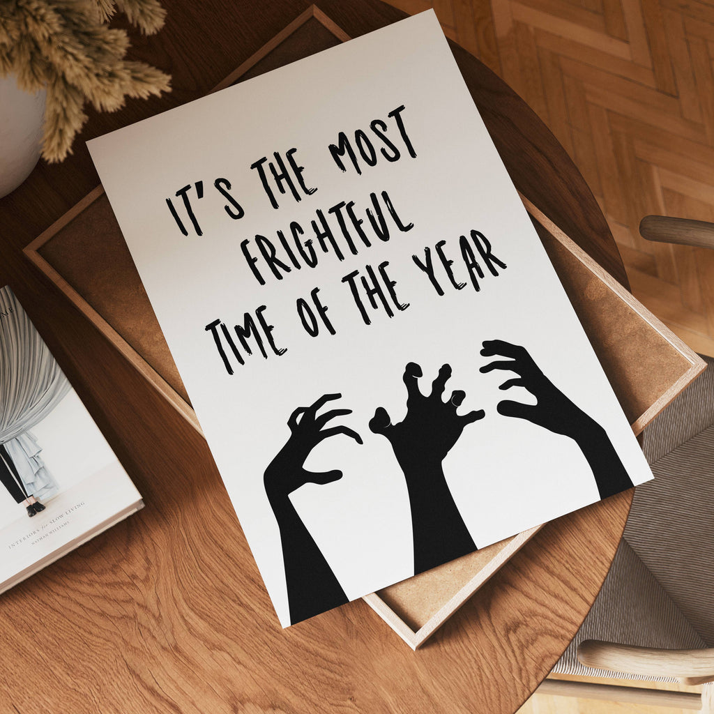 Frightful Season poster i olika storlekar – köp enkelt hos Bozetto i hög kvalitet