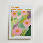 Mockup av Yayoi Kusama Green Blossom affisch på vägg – köp enkelt hos Bozetto i hög kvalitet