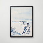 Indigo Shore Poster, strandmotiv i blå akvarell i svart ram, konsttryck från Bozetto