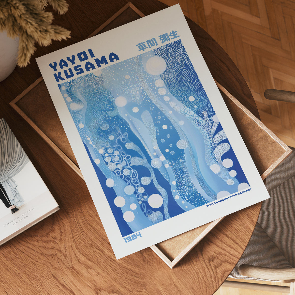 Visualisering av Yayoi Kusama Floating poster på vägg – köp enkelt hos Bozetto i hög kvalitet