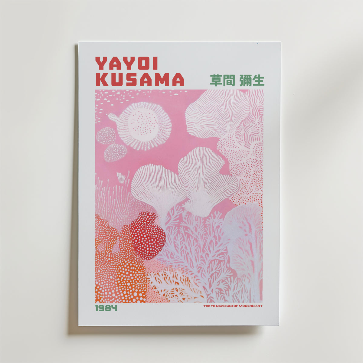 Mockup av Yayoi Kusama Coral of affisch på vägg – köp enkelt hos Bozetto i hög kvalitet