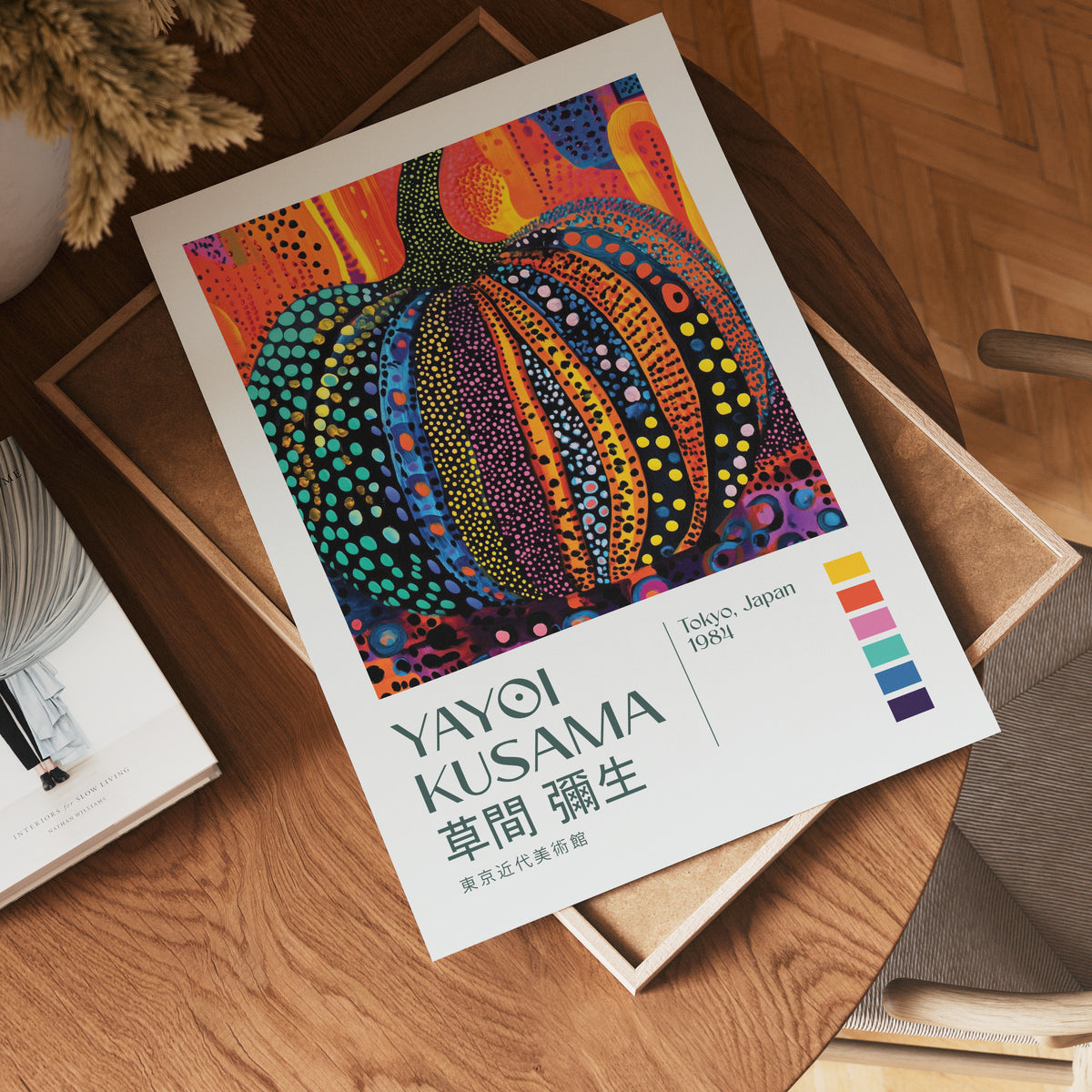 Yayoi Kusama Carnival Pumpkin poster visualiserad på vägg – stilren mockup från Bozetto