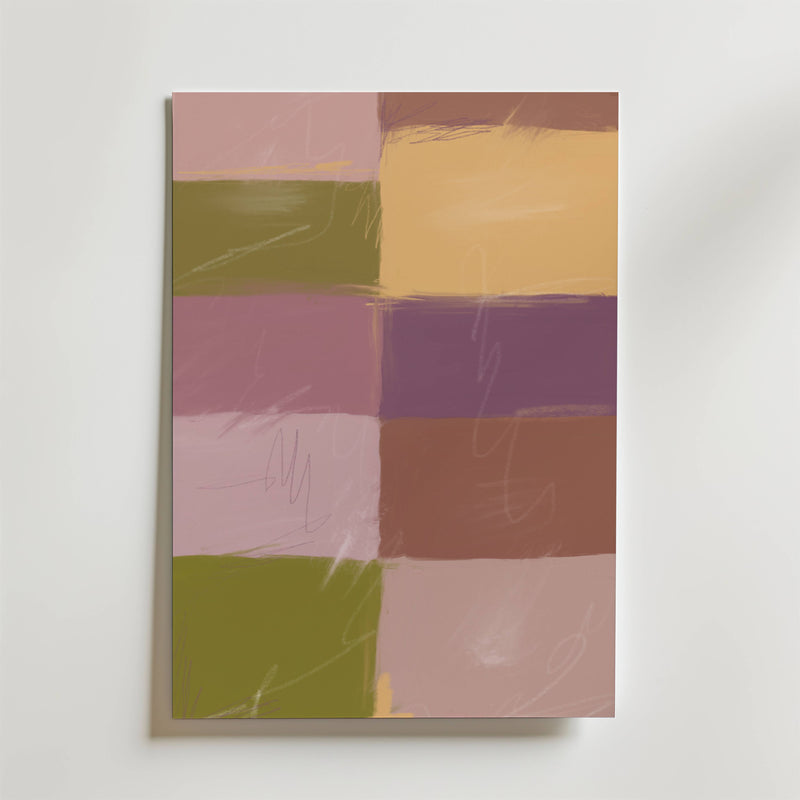 Clay Serenity Poster av Bozetto visar överlappande rektanglar i dämpad rosa, olivgrönt och senapsgult med mjuka penseldrag och vitt klotter - vilket återspeglar jordnära elegans och subtil japandi-estetik.