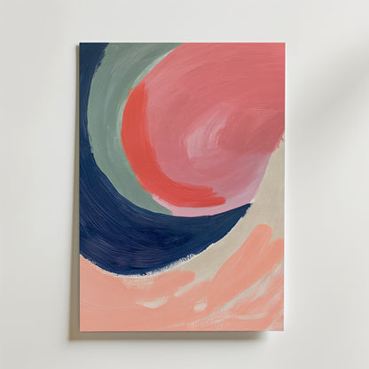 Bozetto's Abstract Whispers of the Horizon Poster har virvlande rosa, korall, marinblå och dämpat gröna penseldrag på vit botten. Postern är tryckt på premiumpapper med en lyxigt matt yta och är ett mjukt men ändå dynamiskt konstverk för ditt rum.