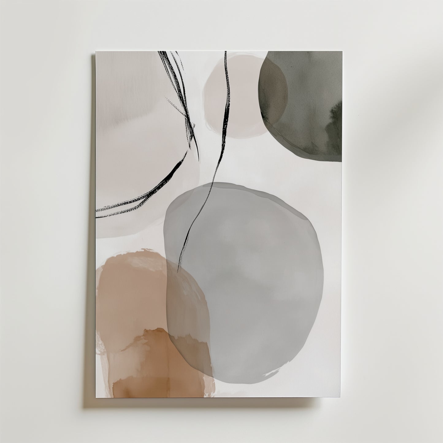 Bozetto Floating Shapes Poster visar en minimalistisk abstrakt design med mjuka, överlappande former i dämpad grå, taupe och beige på vit botten. Postern är tryckt på premiumpapper med en matt finish och ger en lugn och modern touch till alla rum.