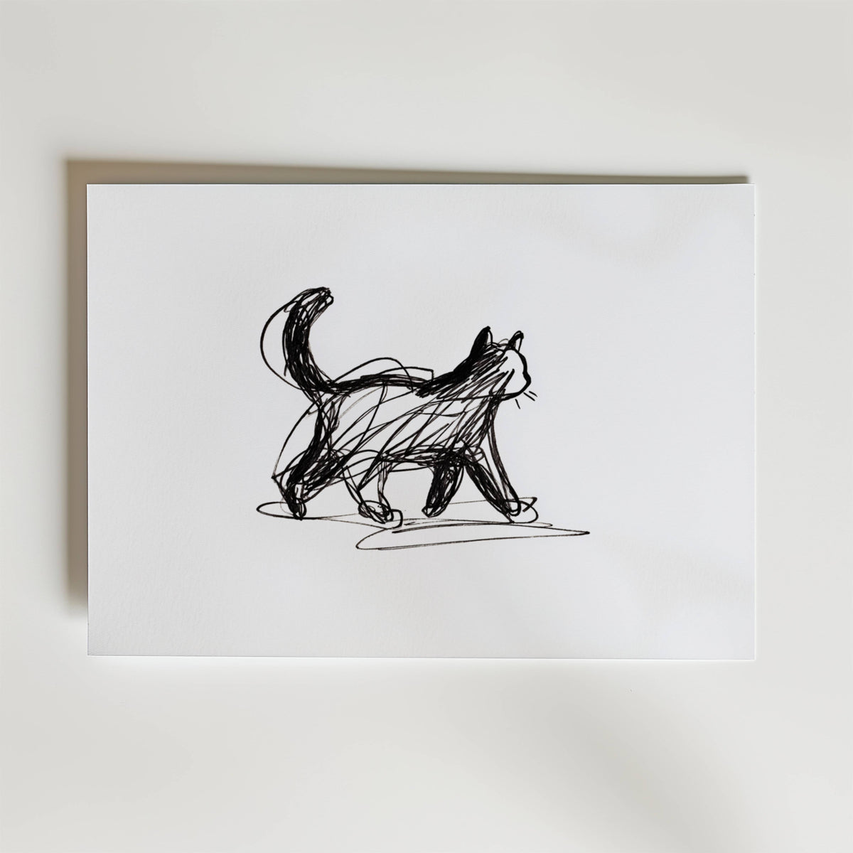 Minimalist Walking Cat – stilfullt konsttryck från Bozetto, tryckt på matt finpapper