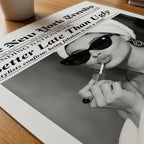 Front Page Glamour Poster – närbild på papper