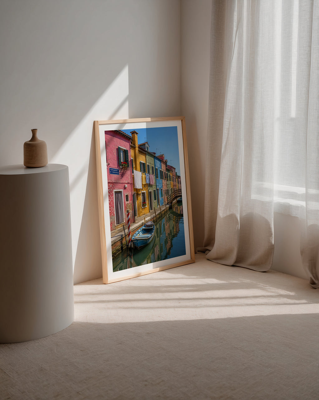 Marco Ricci Burano Fondamenta Poster – färggranna husfasader längs Buranos kanal i Italien