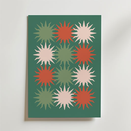 Bozetto Stellar Garden Poster visar ett rutnät av stiliserade solstrålar i grönt, rött och ljusrosa på en mörkgrön bakgrund, konstfullt arrangerade i tre rader för en livfull geometrisk display.