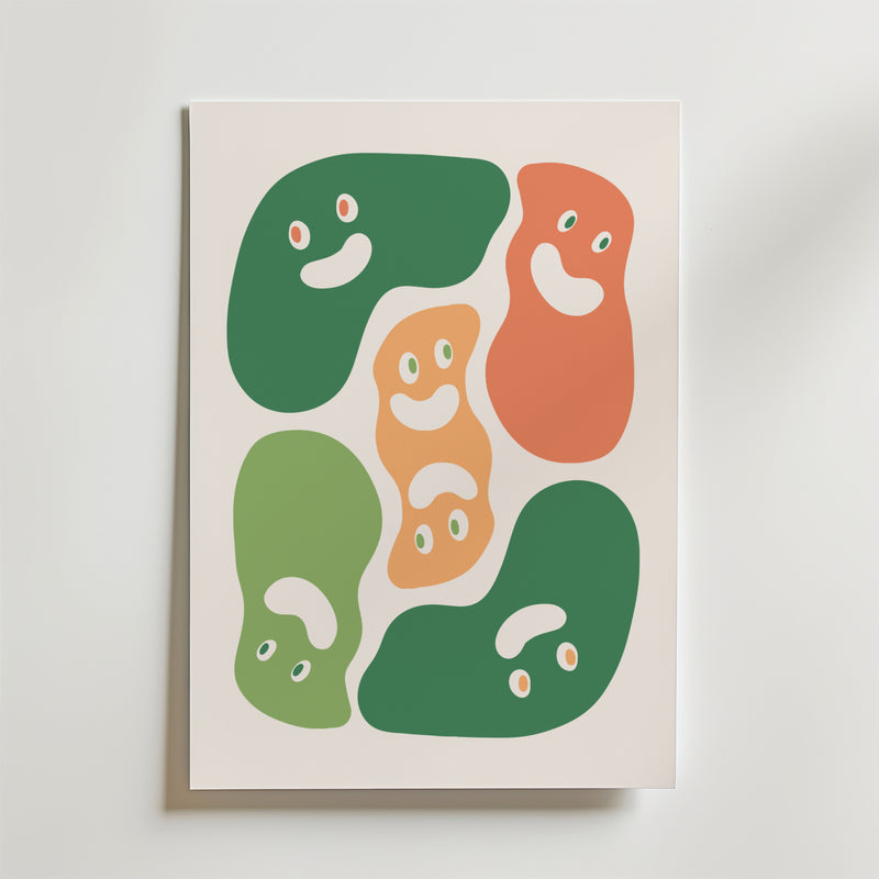 Happy Blobs Abstract Poster från Bozetto: sex glada, amöbaliknande figurer i grönt och orange på vit bakgrund - en modern inredningsdetalj och perfekt dekor till din vägg.