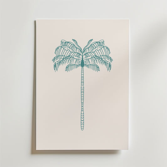 Palmtree Minimalism Poster by Bozetto har en palmillustration i minimalistisk stil med blågröna linjer på ljus beige, centrerad på ett vertikalt ark - perfekt för att skapa semesterkänsla i ditt rum.