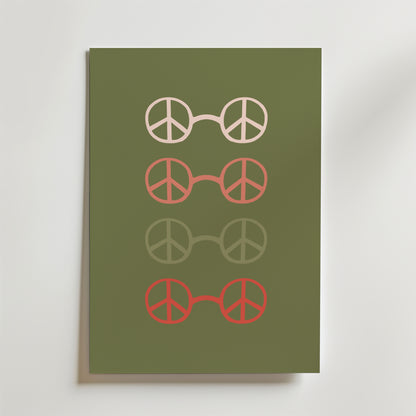 Bozetto Peace Circles Olive Green Poster visar fyra par glasögon med grafiska fredssymbolformade linser, vertikalt placerade i rosa, beige och rött för en touch av harmonisk inredning.