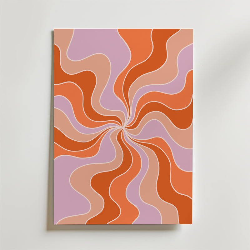 Sunset Waves Poster by Bozetto har en psykedelisk retrodesign med vågiga linjer i orange, persika och lavendel som bildar en hypnotisk spiral på en vit bakgrund.