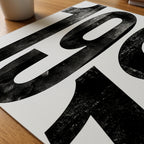 Worn Ink Numerals Poster – närbild på papper