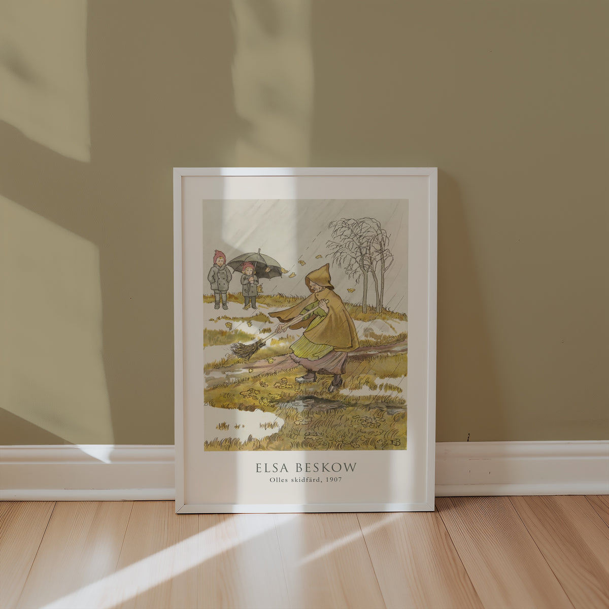 Elsa Beskow Olles Skidfärd 1907 affisch i ljust och minimalistiskt skandinaviskt vardagsrum – Bozetto