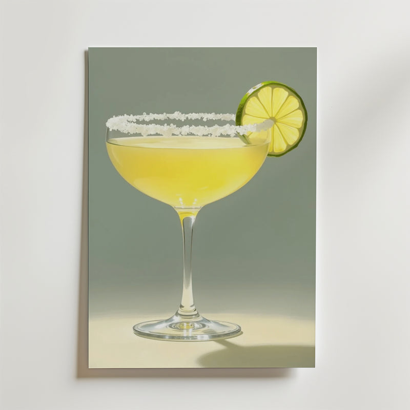 Bozetto Golden Margarita Drink Poster föreställer ett cocktailglas med en gul drink, limehjul och saltkant mot en ljus bakgrund - perfekt för att skapa en levande stil i ditt rum.