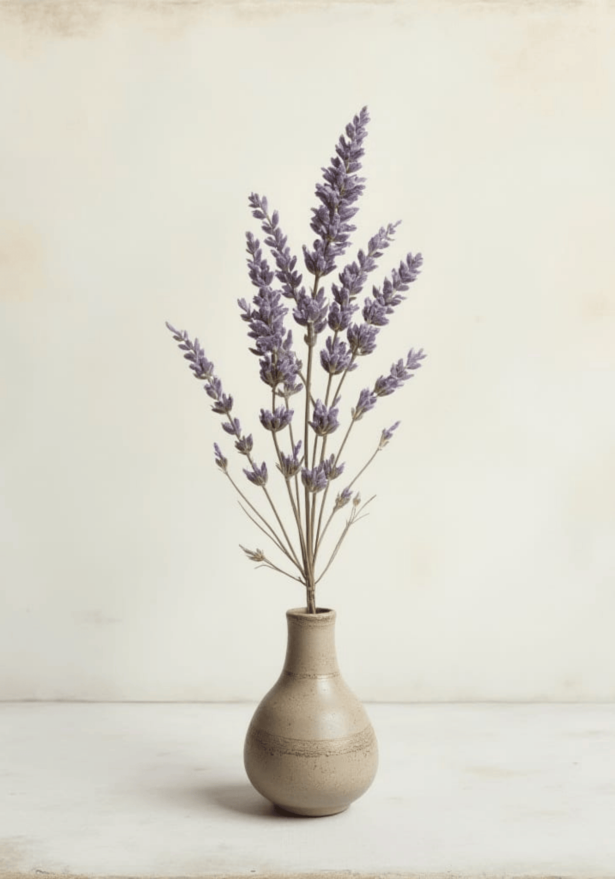 Ceramic Vase Dried Lavender – köp enkelt hos Bozetto konsttryck i hög kvalitet i hög kvalitet