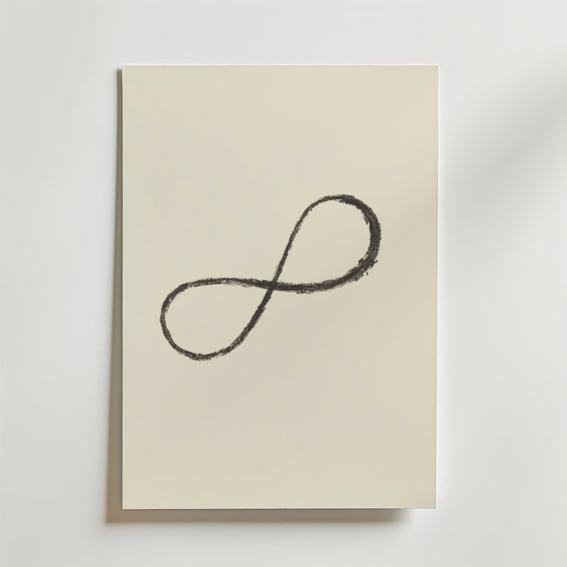 Bozetto Abstract Infinity Poster har en handritad svart infinity-symbol centrerad på vitt premiumpapper, mot en ljus matt bakgrund för en elegant, minimalistisk look.