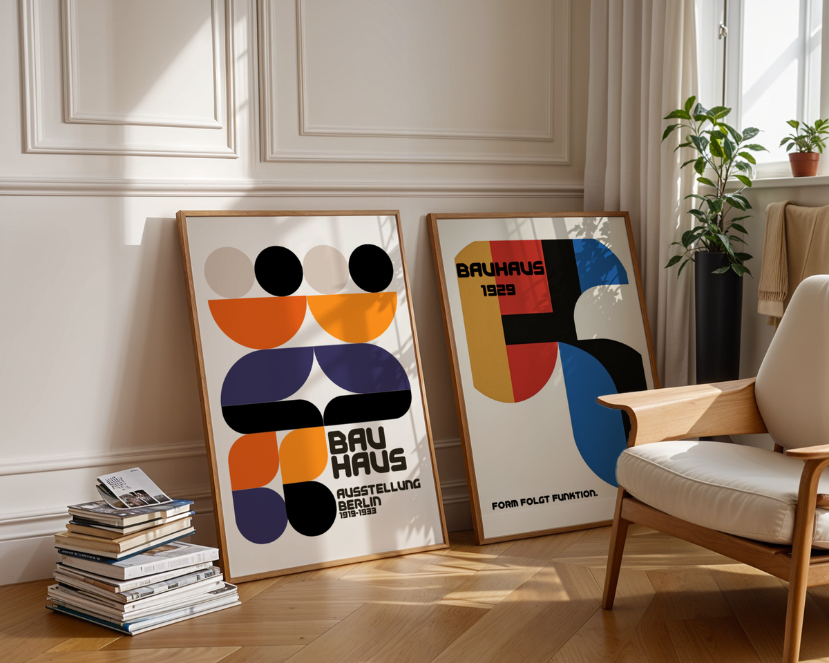 Bauhaus Berlin Exhibition poster visualiserad på vägg – från Bozetto i hög kvalitet