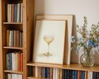 Mockup av Elegant Cocktail affisch på vägg – köp enkelt hos Bozetto i hög kvalitet