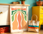 Mockup av Organic Flow Shapes affisch på vägg – köp enkelt hos Bozetto i hög kvalitet