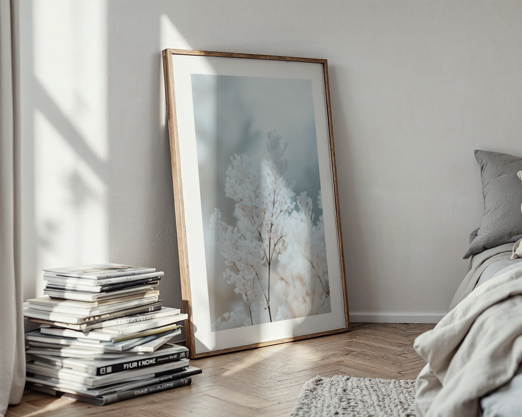 Mockup av Frozen Branches affisch på vägg – köp enkelt hos Bozetto i hög kvalitet