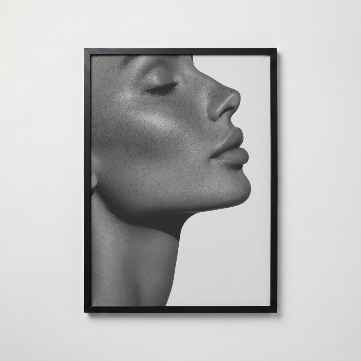 Soft Freckled Profile Poster – svart ram