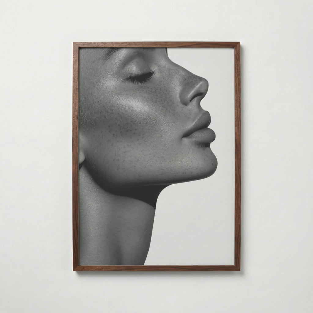 Soft Freckled Profile Poster – valnötsram