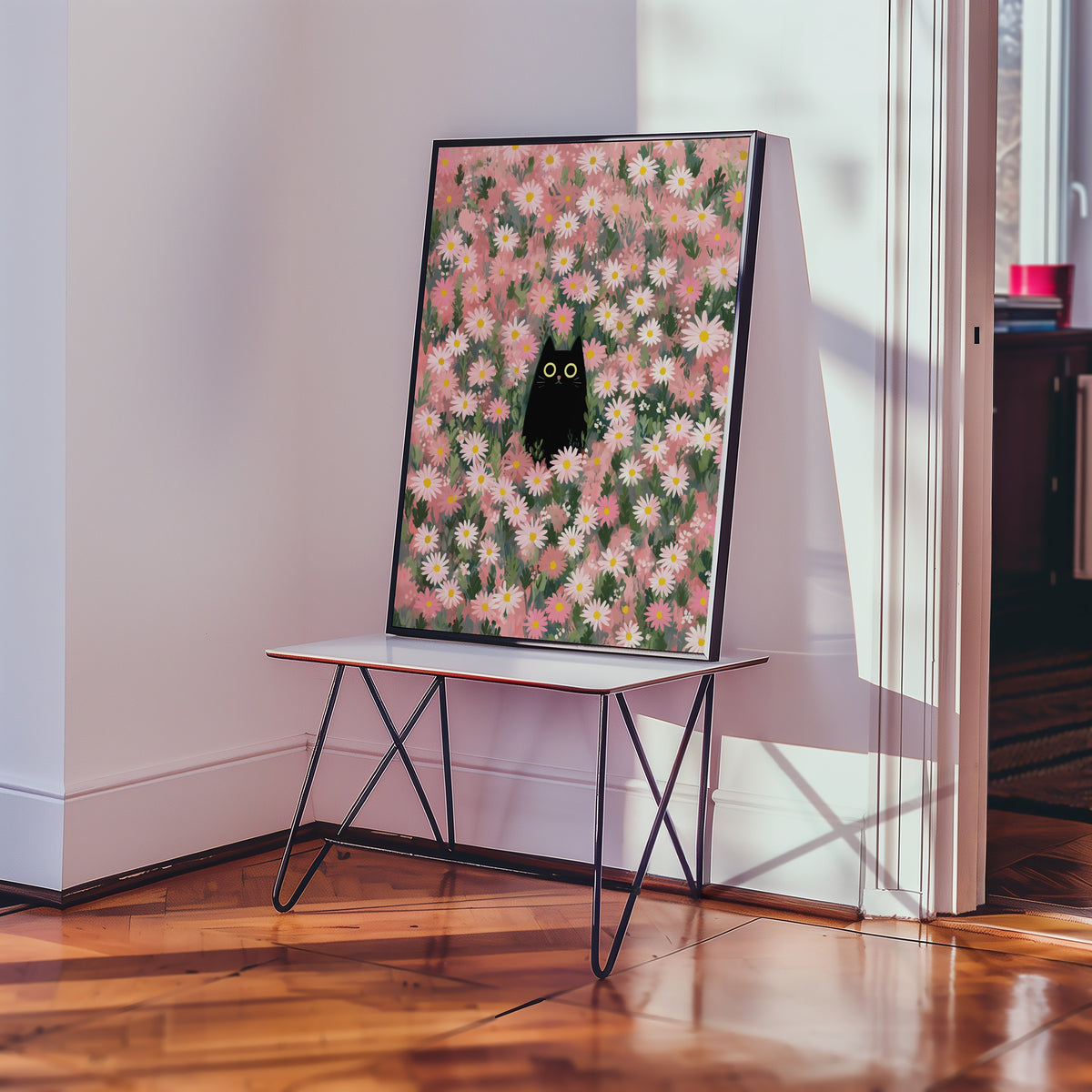 Hidden Cat in Daisy Meadow poster inramad i stilren miljö – Bozetto väggkonst i hög kvalitet