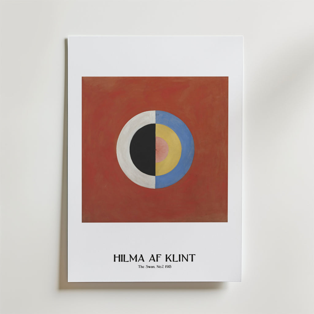 Mockup av Hilma af Klint The Swan No.7 affisch på vägg – köp enkelt hos Bozetto i hög kvalitet
