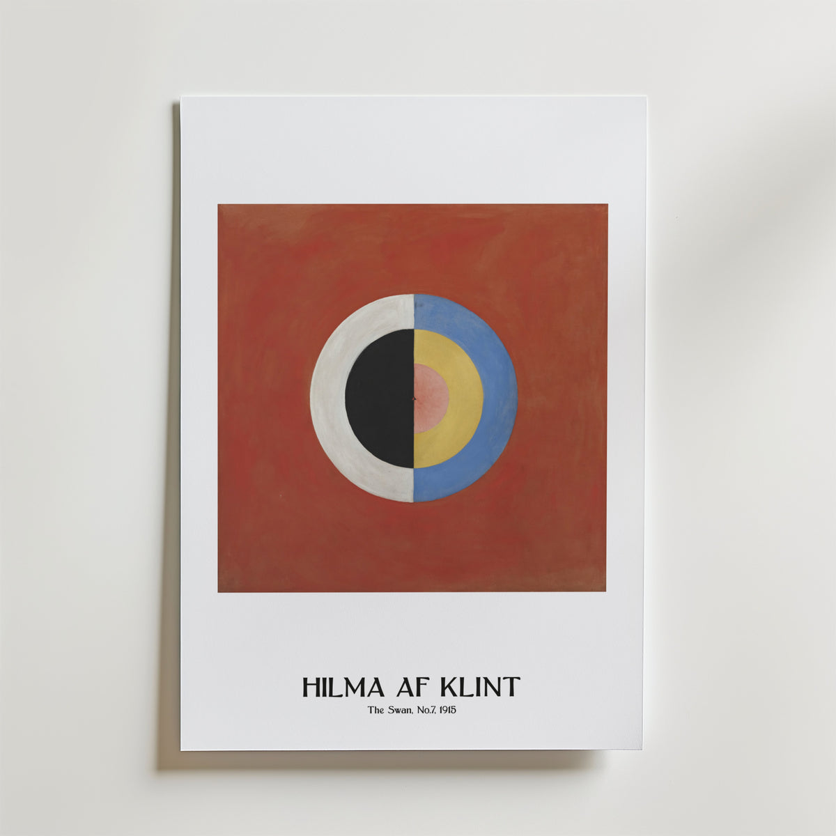 Mockup av Hilma af Klint The Swan No.7 affisch på vägg – köp enkelt hos Bozetto i hög kvalitet
