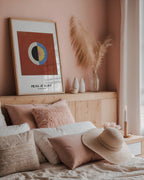 Väggmockup med Hilma af Klint The Swan No.7 – köp enkelt hos Bozetto affisch i hög kvalitet