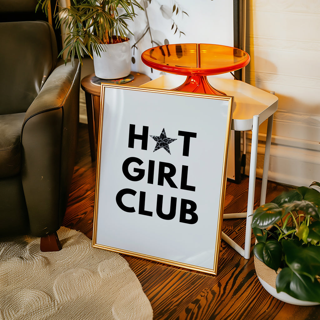 Hot Girl Club Poster – i rum 1