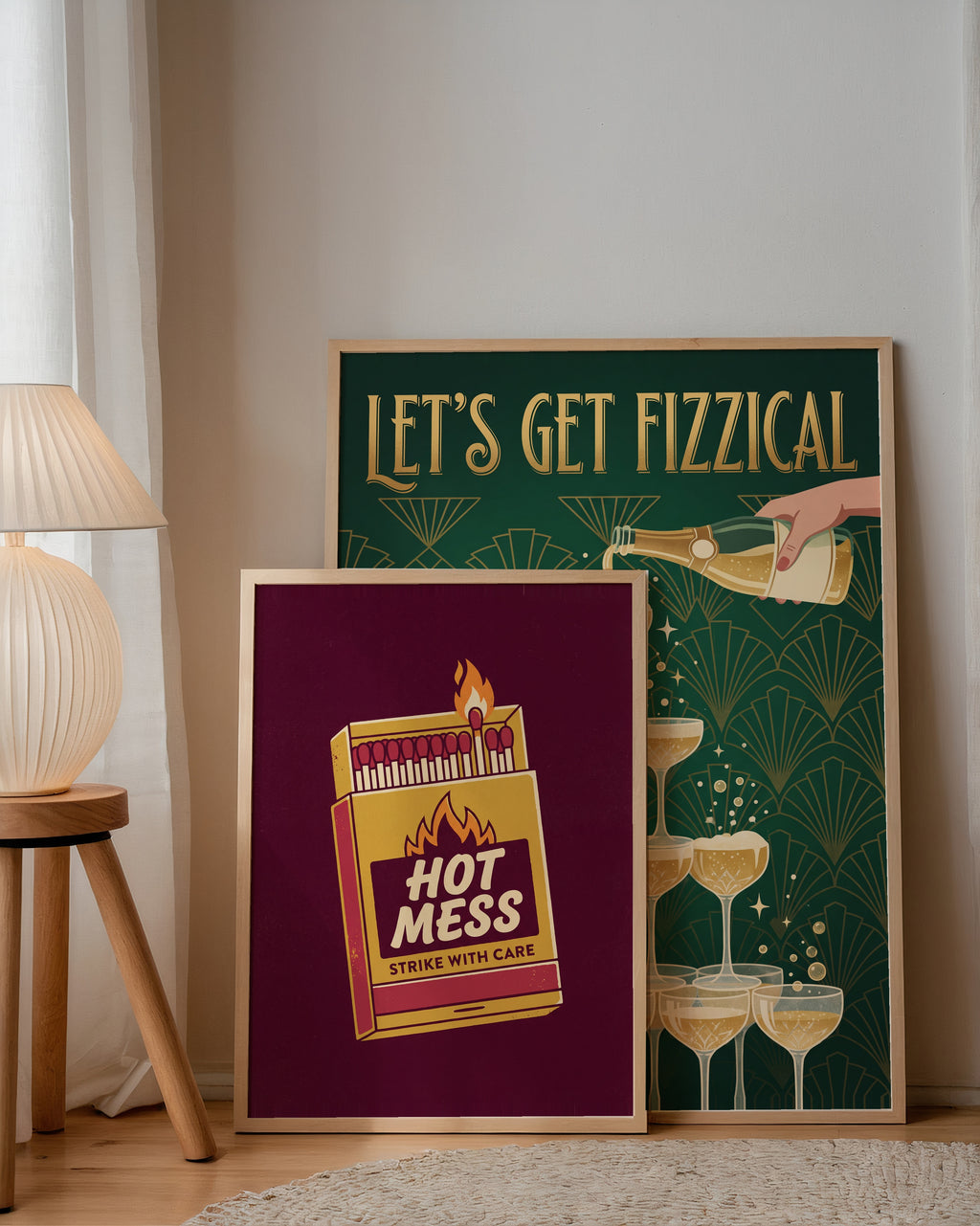 Hot Mess Poster – två posters i rum 3