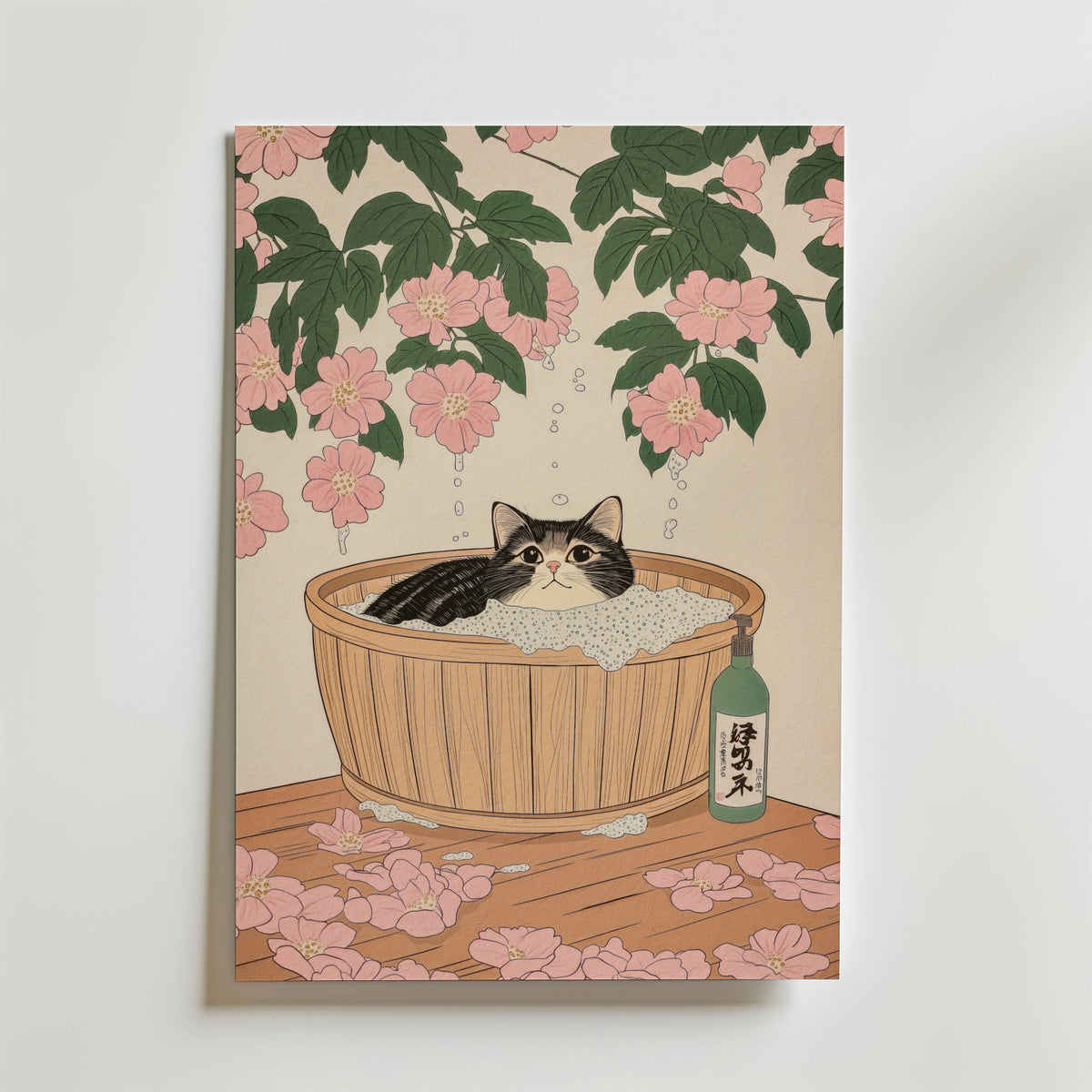 Mockup av Cat In Sakura Bath affisch på vägg – köp enkelt hos Bozetto i hög kvalitet
