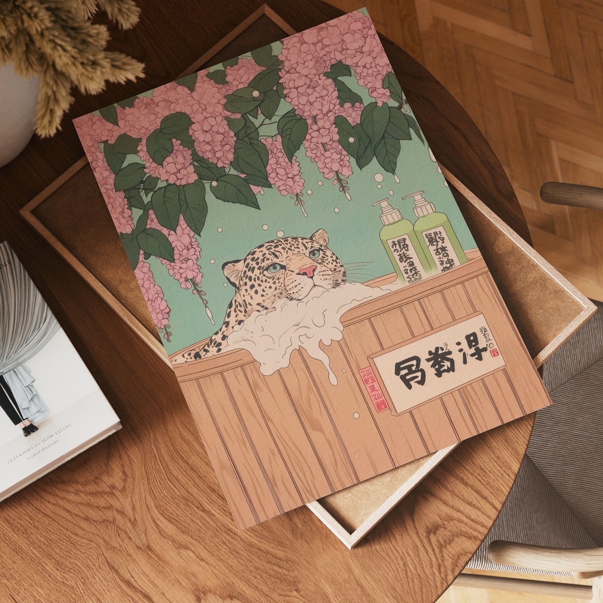 Wisteria Leopard poster visualiserad på vägg – se rätt storlek med mockup från Bozetto