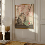Tea Time Cat poster visualiserad på vägg – se rätt storlek med mockup från Bozetto