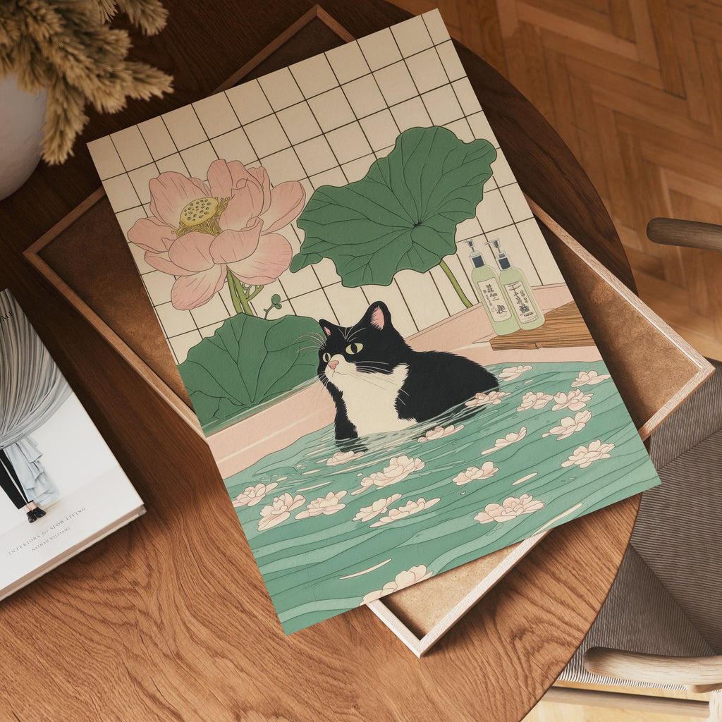 Serene Feline i väggmockup – konsttryck presenterat i verklig miljö av Bozetto i hög tryckkvalitet