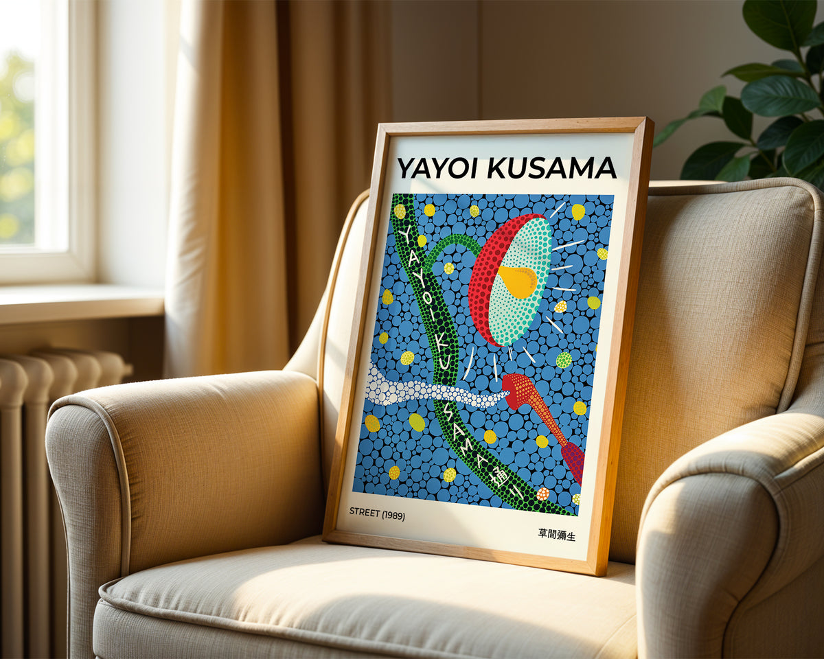Yayoi Kusama Streets 1989 poster visualiserad på vägg – från Bozetto i hög kvalitet