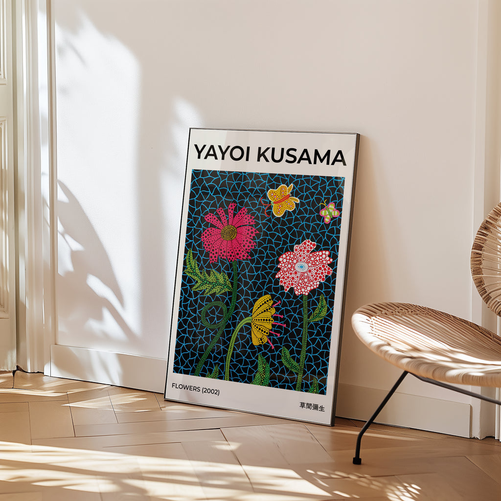 Väggmockup av Yayoi Kusama Flowers affisch på ljus vägg – Bozetto konsttryck – nr 3