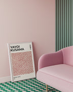 Mockup av Yayoi Kusama Infinity Nets affisch på vägg – köp enkelt hos Bozetto i hög kvalitet