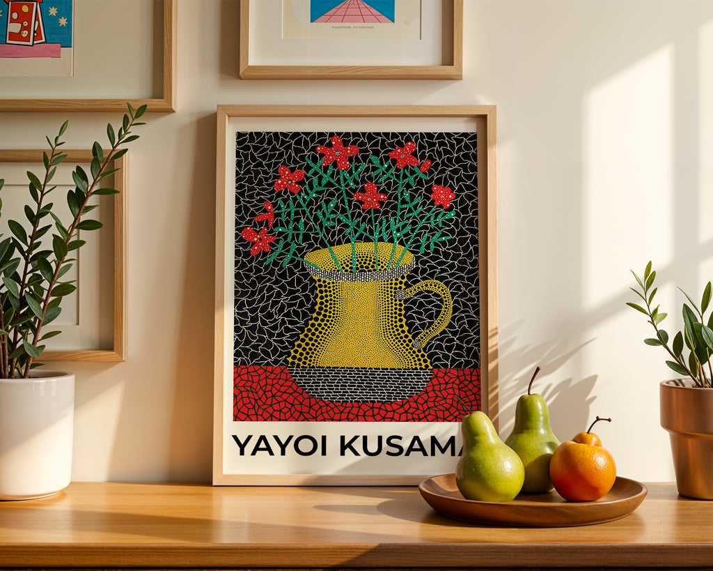 Väggmockup av Yayoi Kusama Pattern Botanist affisch på ljus vägg – Bozetto konsttryck