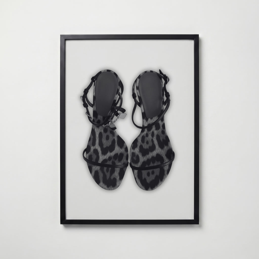 Spotted Strap Sandals Poster – svart ram