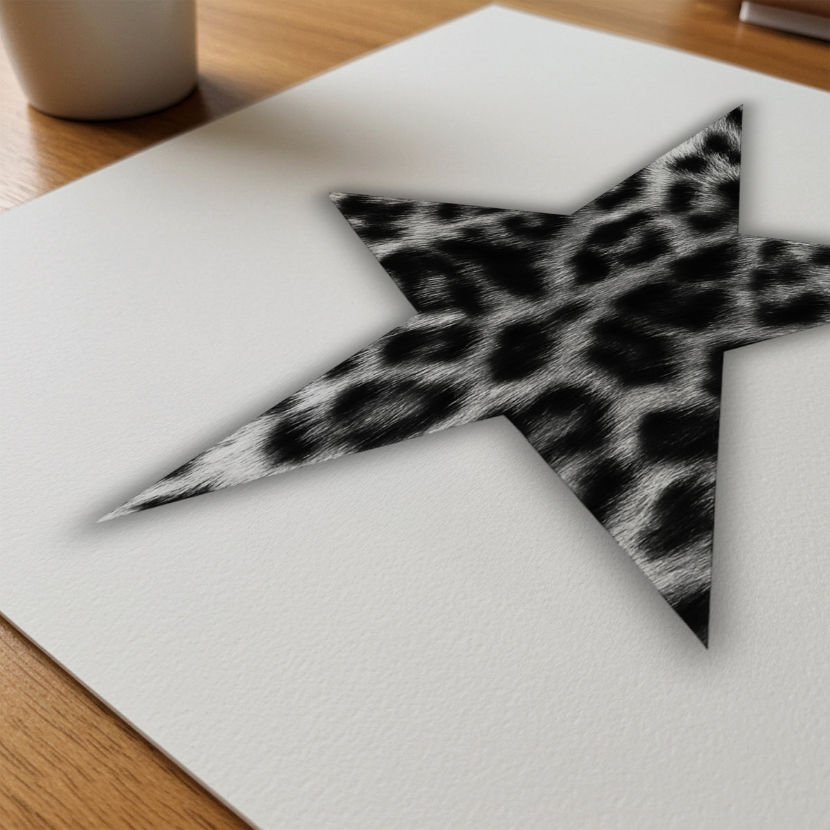 Leopard Star Cutout Poster – närbild på papper