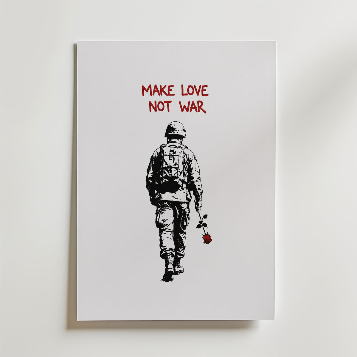 Love Not War Poster – soldat med röd ros i stencilstil, konsttryck från Bozetto