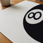 Black Eight Ball Poster – närbild på papper