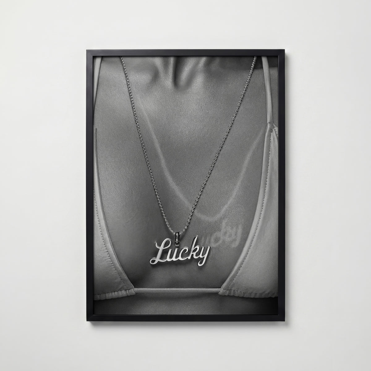 Silver Lucky Pendant Poster – svart ram