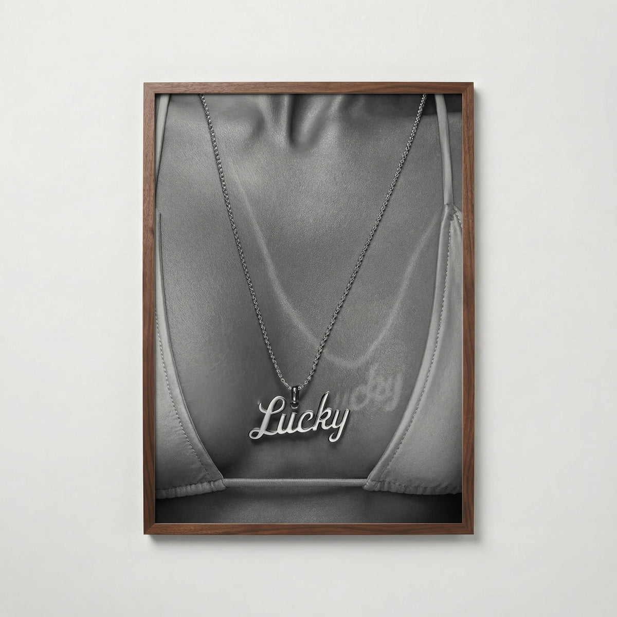Silver Lucky Pendant Poster – valnötsram